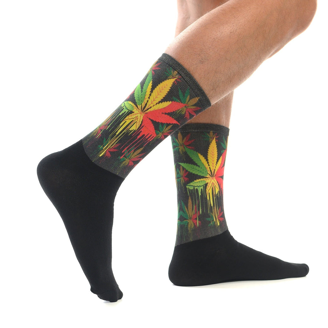 Унисекс чорапи с канабис принт - забавни и модерни чорапи с цветни листа от канабис, перфектни за подарък.