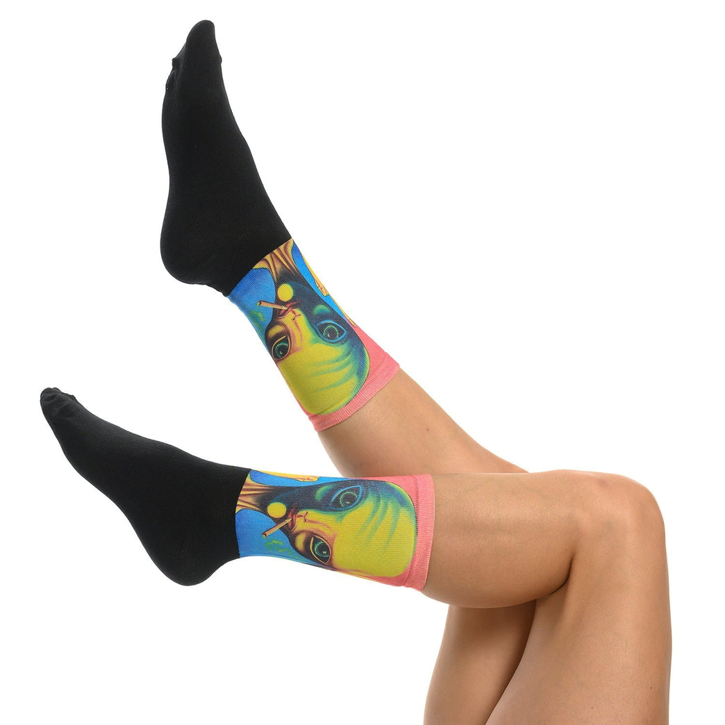 Забавни чорапи с извънземно изображение и среден пръст, модерни чорапи за подарък за мъж и жена - Artyshocks.bg