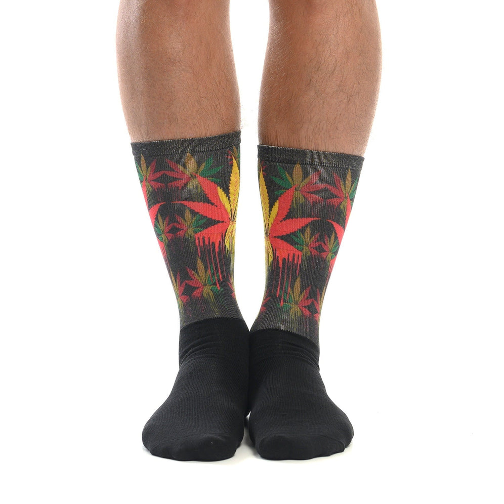 Весели чорапи с канабис принт, идеални за забавен и модерен аксесоар. Чорапи онлайн от Artyshocks.bg.