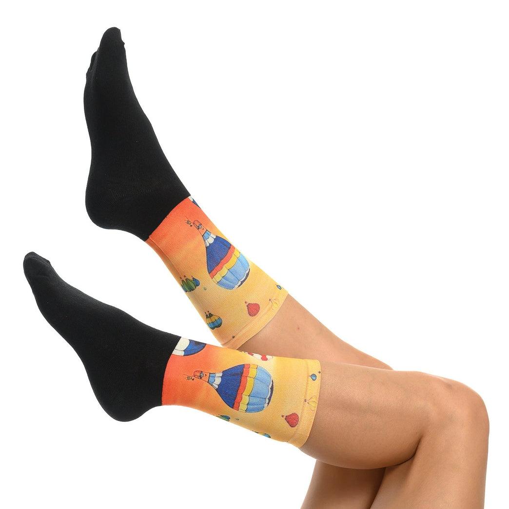 Чорапи с забавен принт на балон, перфектни за подарък, модерни и цветни чорапи от Artyshocks.bg.