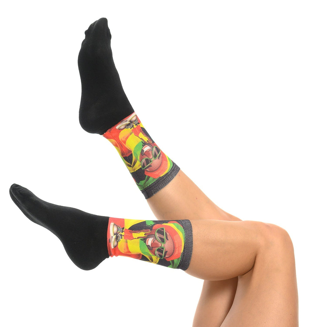 Чорапи с принт на ямаец - модерни и забавни, перфектни за подарък за мъж или жена. Вижте в Artyshocks.bg