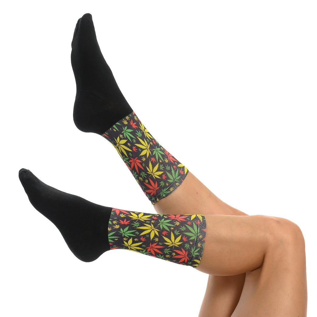 Весели чорапи с принт канабис - модерни и забавни, идеални за подарък. Купи онлайн в Artyshocks.bg.