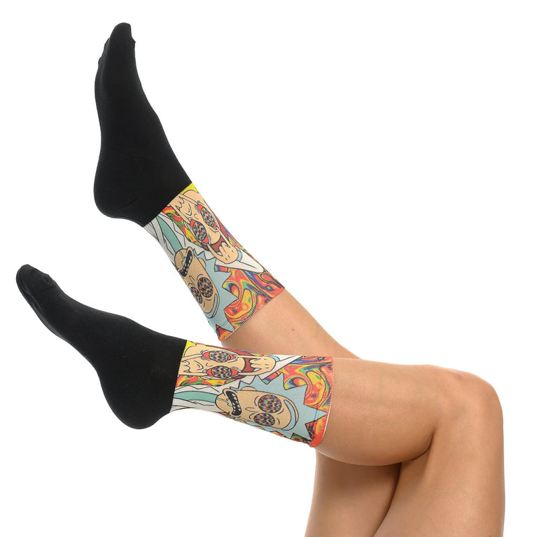 Забавни чорапи с принт, вдъхновен от Рик и Морти, идеални за подарък за комикс фенове.