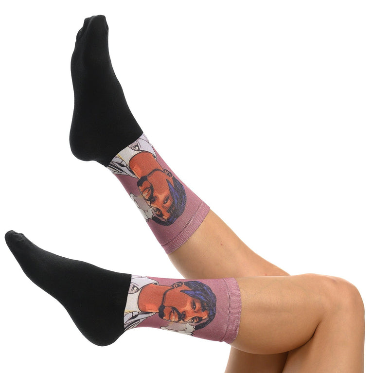 Забавни чорапи с принт на Ту Пак, удобни и стилни, идеални за подарък за фенове на хип-хоп културата.