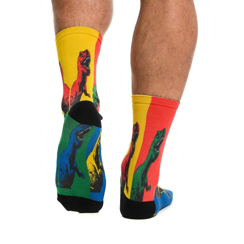 Цветни забавни чорапи с принт на Т-рекс в ярки цветове, идеални за подарък. Пазарувайте в Artyshocks.bg.