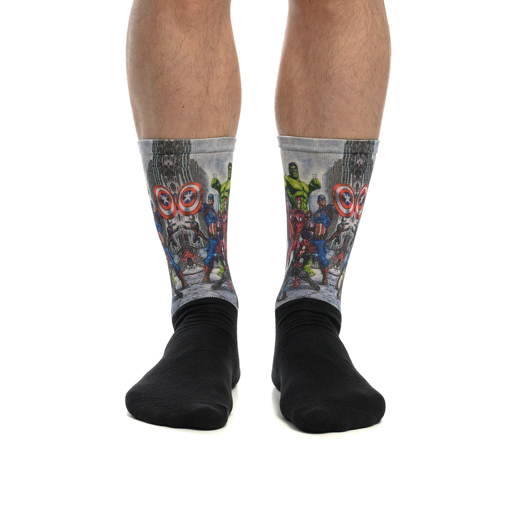 Цветни и забавни чорапи с принт на Отмъстителите, идеални за фенове на супергероите - Artyshocks.bg