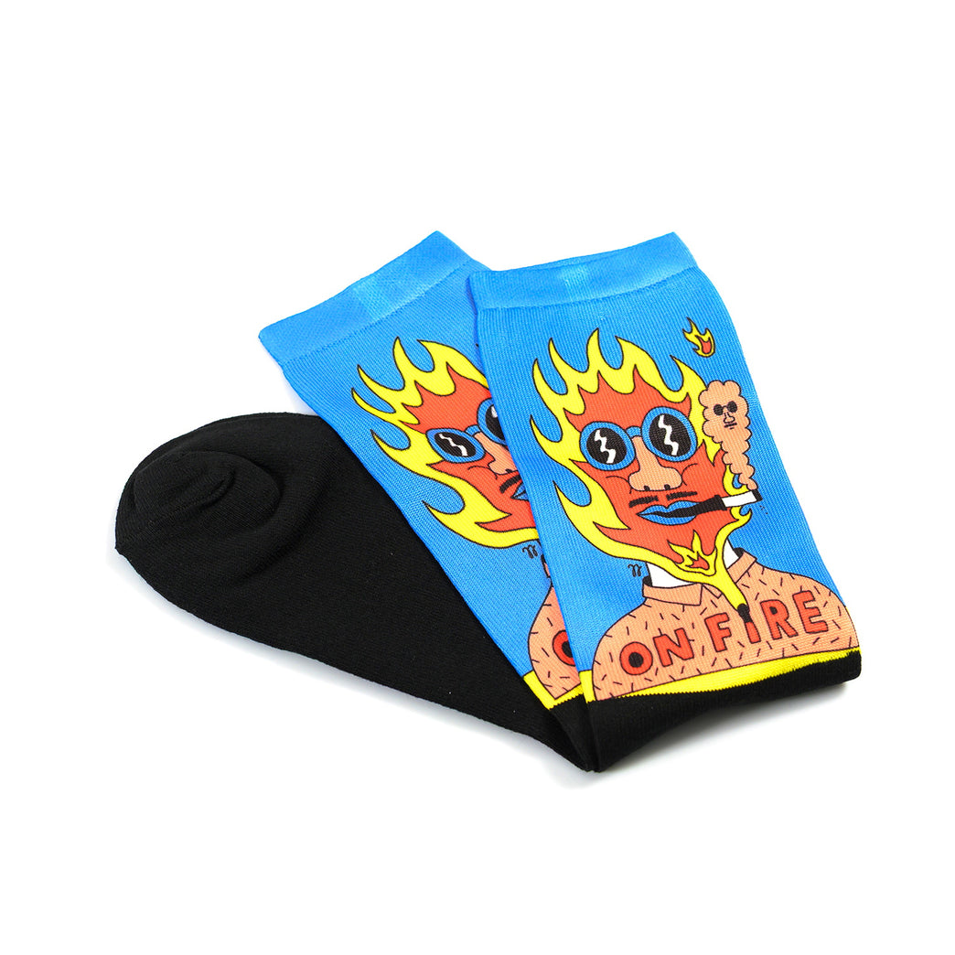 Забавни чорапи – "On Fire Mood" с огнен дизайн и ярки цветове, идеални за дръзки и стилни хора.