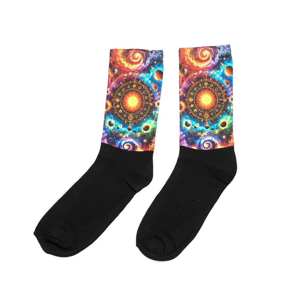 Забавни астро чорапи – "Звездите ми говорят" с уникален галактически дизайн и ярки цветове.