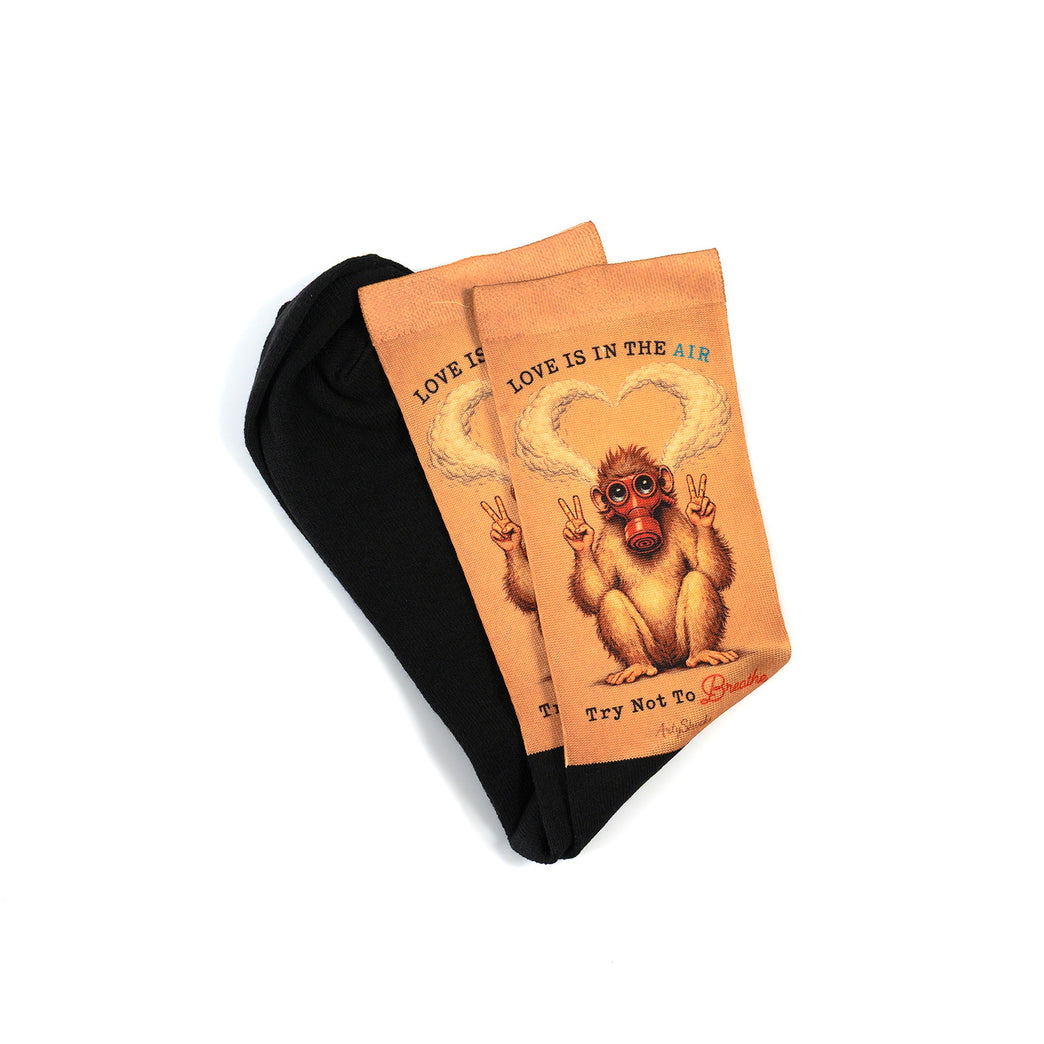 Забавни чорапи – „Love is in the Air… ама не дишай“