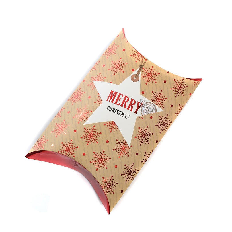 Подаръчна кутия тип възглавница "Merry Christmas" с коледни мотиви, идеална за изненада под елхата.